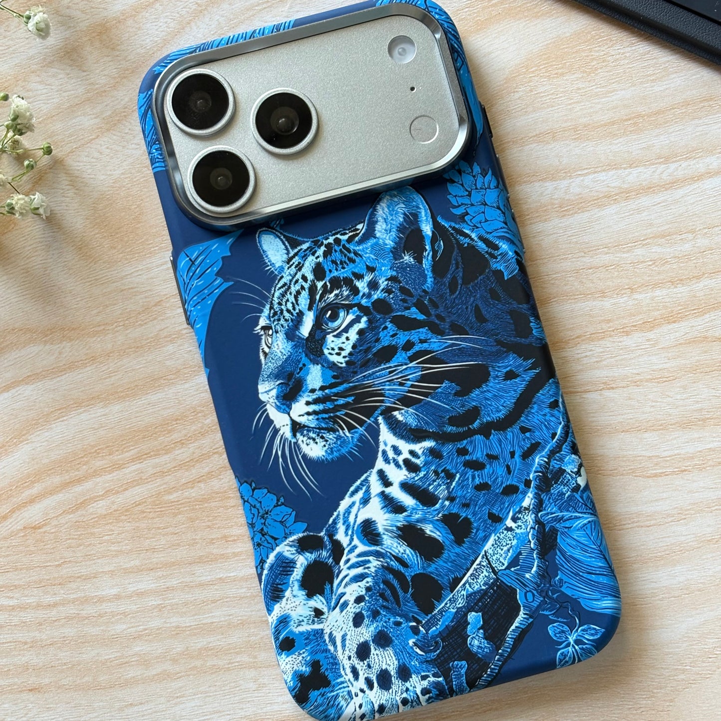 Sapphire Stalker – MagSafe Case