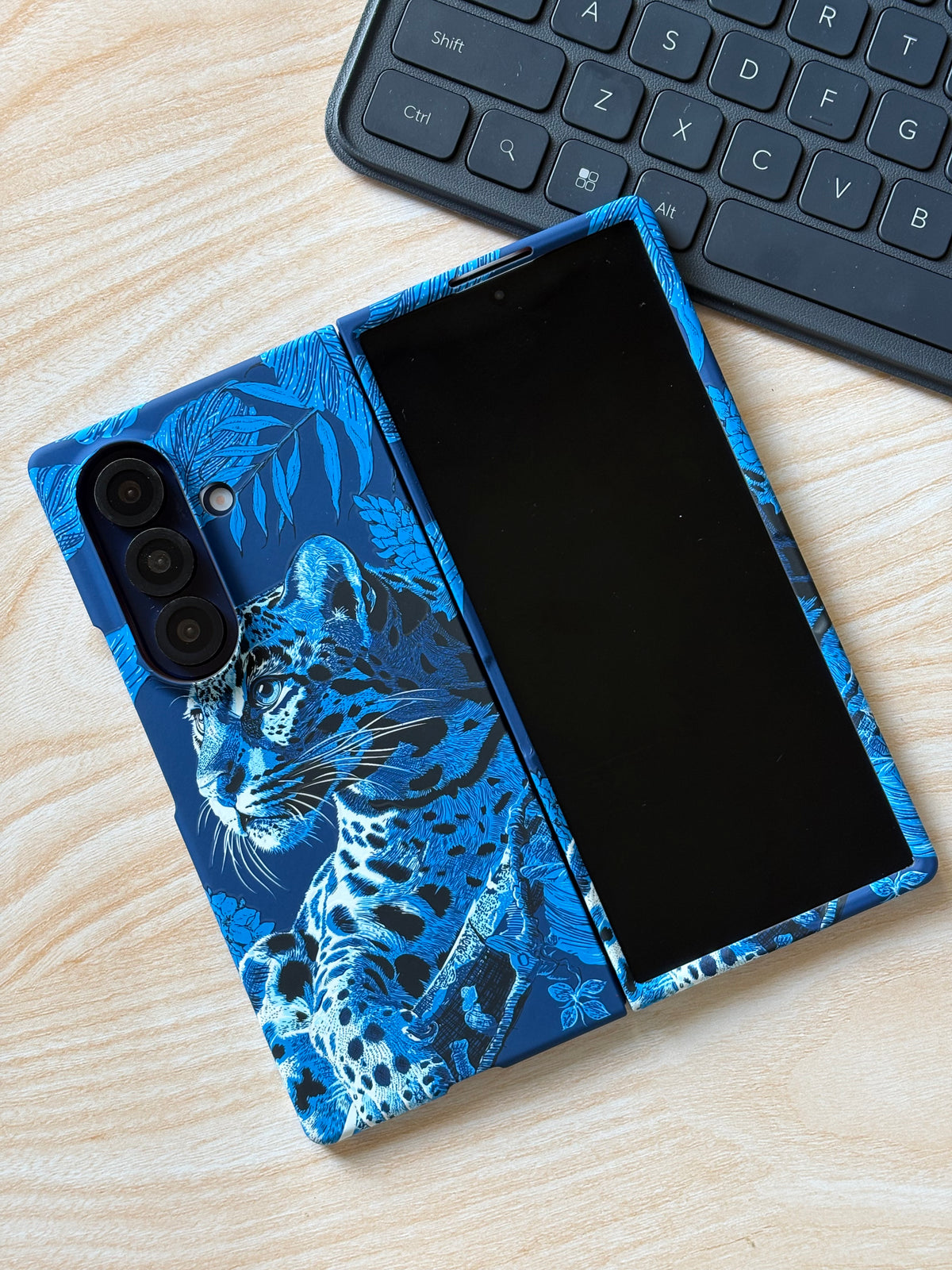 Sapphire Stalker – MagSafe Case