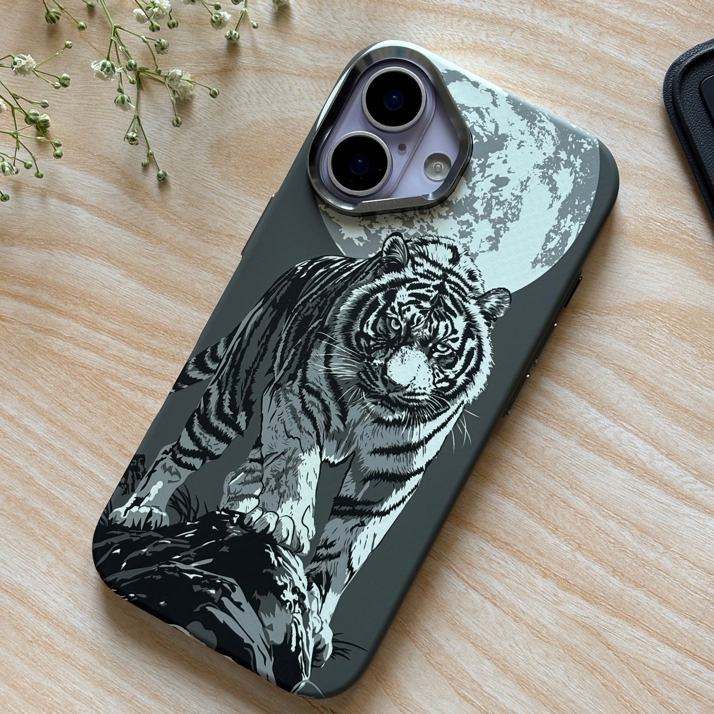 SILVER MOON TIGER WITH IN-BUILT MAGSAFE