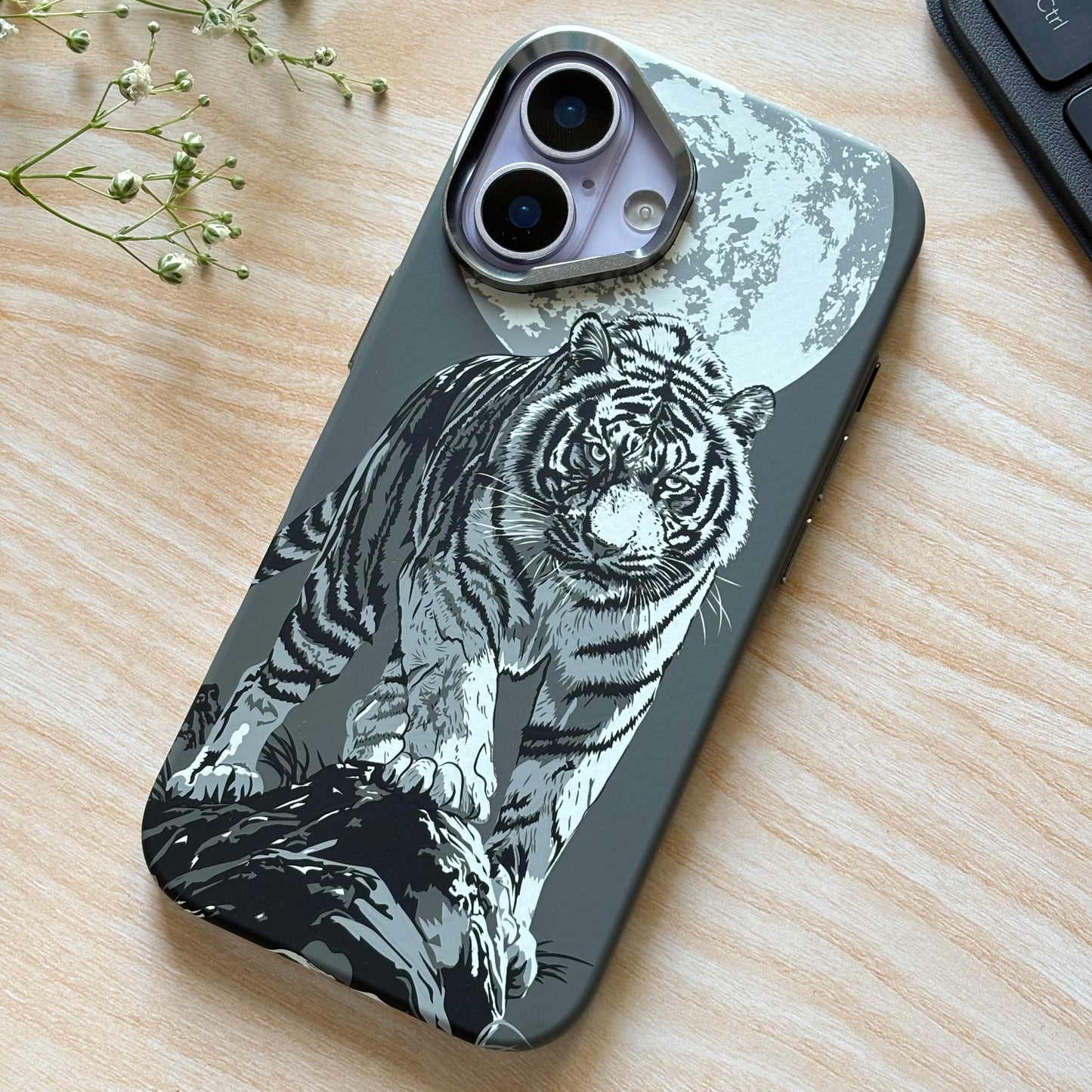SILVER MOON TIGER WITH IN-BUILT MAGSAFE