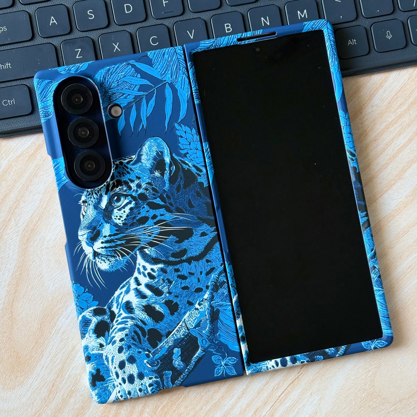 Sapphire Stalker – MagSafe Case