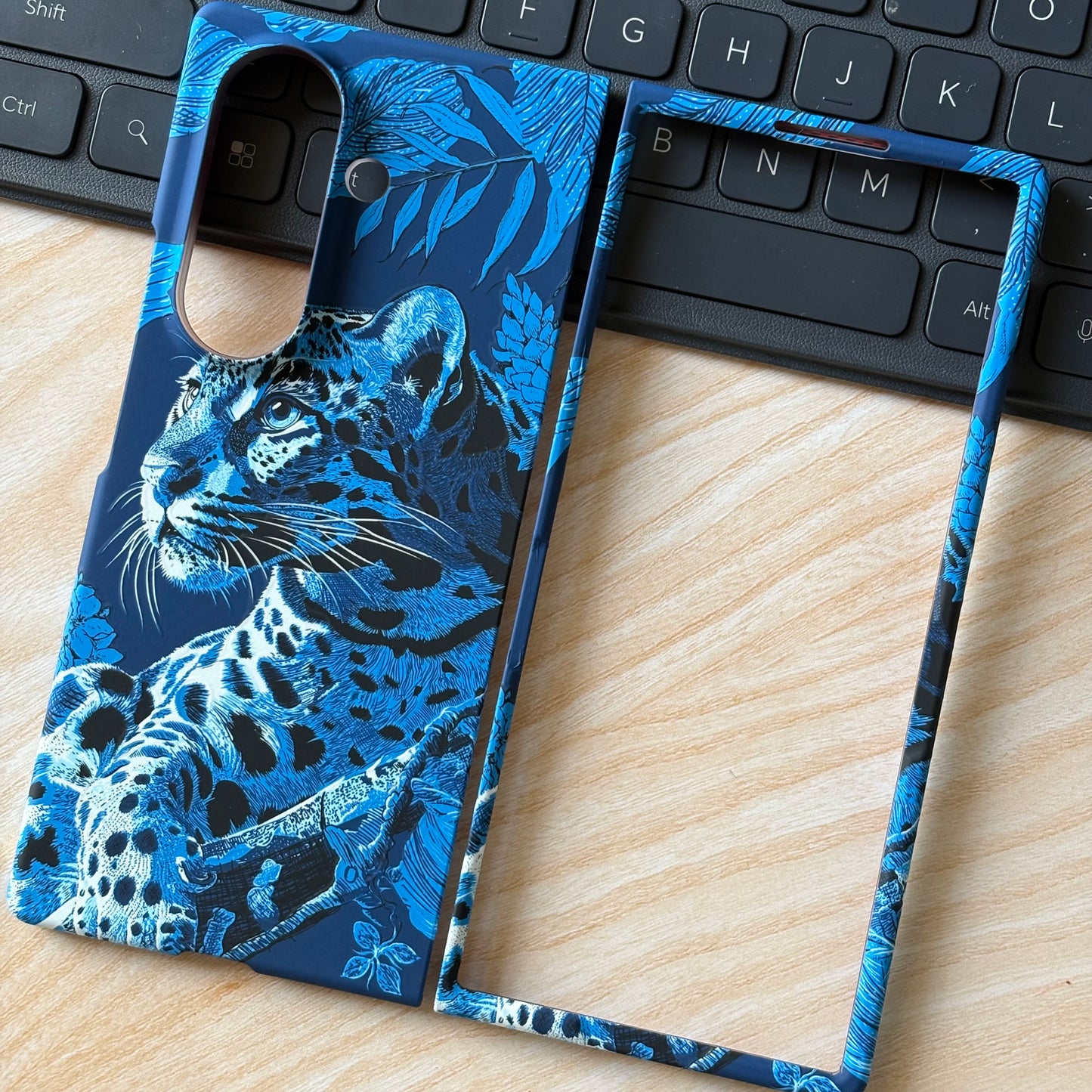 Sapphire Stalker – MagSafe Case