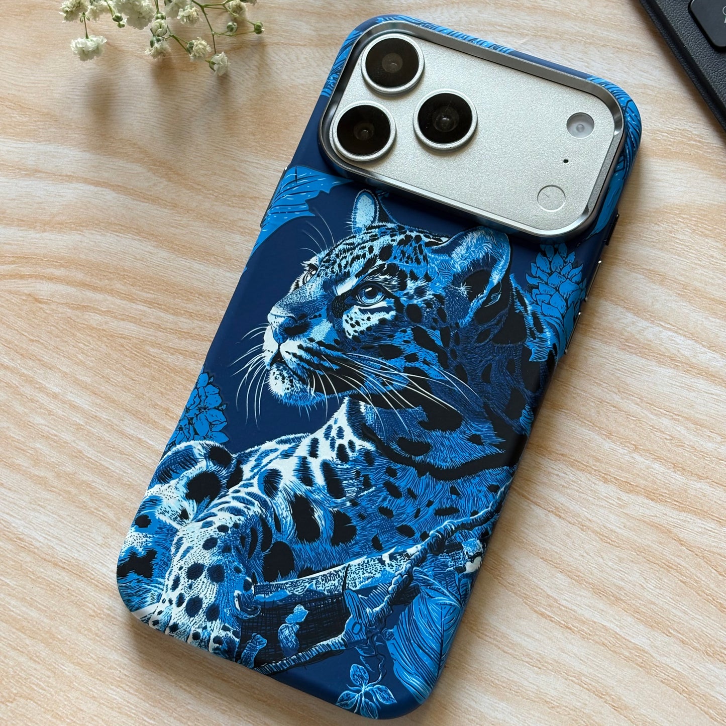 Sapphire Stalker – MagSafe Case